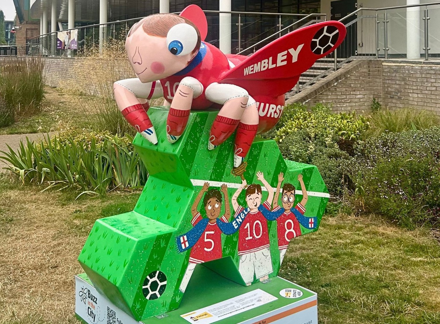 Buzz In The City Sculpture New2